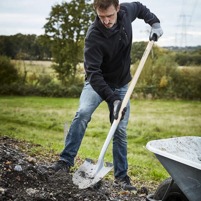 Magnusson Wooden Pointed Straight Handle Shovel